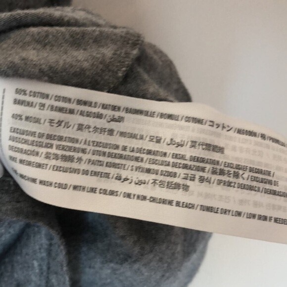 Hollister T-Shirt Cropped Gray SZ Medium Short Sleeve - Picture 5 of 5